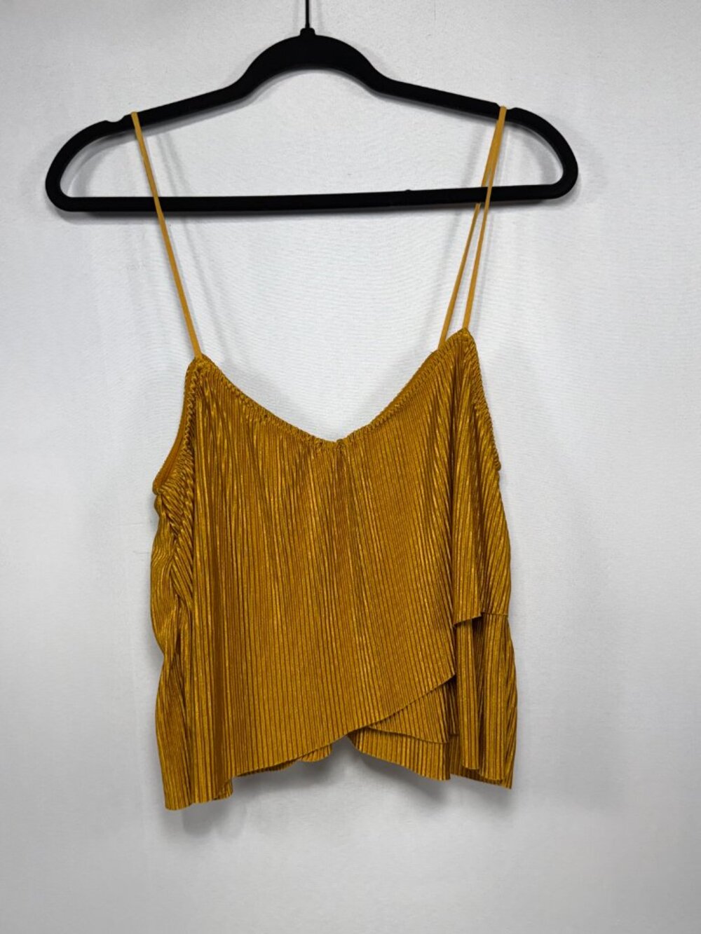 Kendall + Kylie Gold Metallic Pleated Ruffle Cami Top Size M Medium - Picture 3 of 8